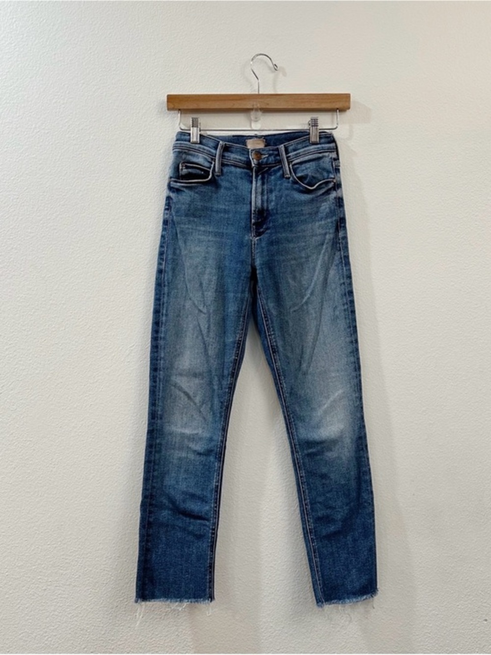 MOTHER Denim Mid Rise Dazzler Crop Fray in We're All in This Together Size 25 - Picture 3 of 12